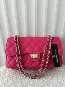 Massimo Contti duża torebka listonoszka skórzana fuksja pikowana z łańcuszkiem