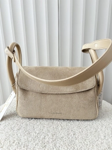 Laura Biaggi torebka listonoszka z klapką beżowa ekozamsz