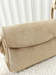 Laura Biaggi torebka listonoszka z klapką beżowa ekozamsz