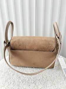 Laura Biaggi torebka listonoszka z klapką ciemnobeżowa ekozamsz