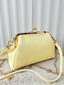 Laura Biaggi torebka listonoszka skórzana żółta