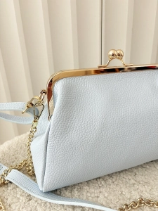 Laura Biaggi torebka listonoszka skórzana niebieska