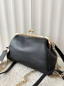 Laura Biaggi torebka listonoszka skórzana czarna