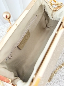 Laura Biaggi torebka listonoszka skórzana złota