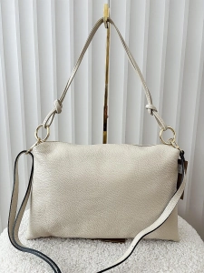 Laura Biaggi skórzana torebka na ramię jasnobeżowa