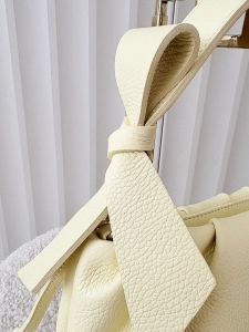 Laura Biaggi torebka kuferek z kokardą skórzana żółta