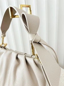 Laura Biaggi torebka kuferek z kokardą skórzana beżowa