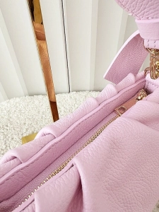 Laura Biaggi torebka kuferek z kokardą skórzana różowa