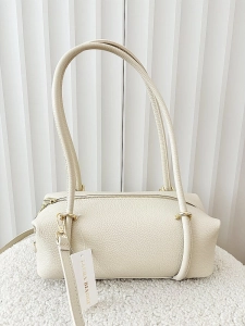 Laura Biaggi torebka kuferek na ramię skórzany jasnobeżowy