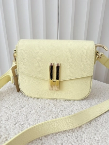 Laura Biaggi torebka listonoszka skórzana żółta z klapką