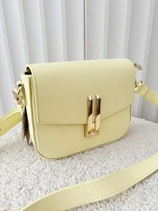 Laura Biaggi torebka listonoszka skórzana żółta z klapką