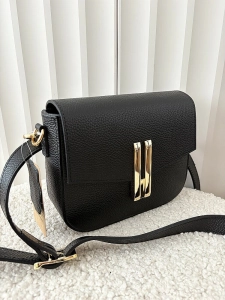 Laura Biaggi torebka listonoszka skórzana czarna z klapką