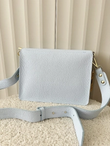 Laura Biaggi torebka listonoszka XL skórzana niebieska z klapką