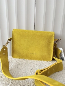 Laura Biaggi torebka listonoszka L zamszowa żółta musztardowa z klapką