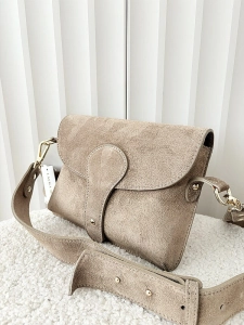 Laura Biaggi torebka listonoszka L zamszowa taupe z klapką