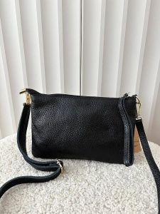 Laura Biaggi mini torebka listonoszka skórzana czarna