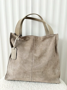 Laura Biaggi zamszowa torba shopper taupe z przeszyciem