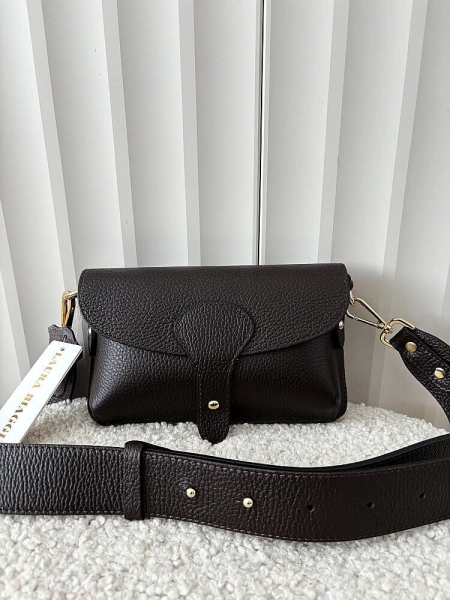 Laura Biaggi torebka listonoszka S skórzana czekoladowa z klapką