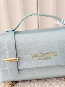 Valentino Creations torebka mini listonoszka jasnoniebieska błyszcząca