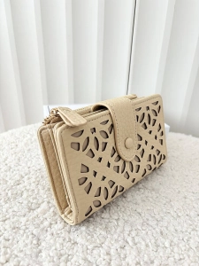 Valentino Creations portfel z klapką ażurowy beżowy
