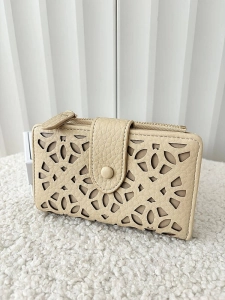 Valentino Creations portfel z klapką ażurowy beżowy