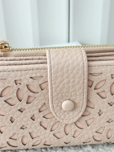 Valentino Creations portfel z klapką ażurowy różowy