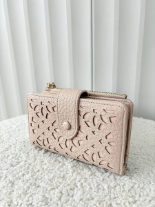 Valentino Creations portfel z klapką ażurowy różowy