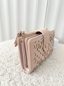 Valentino Creations portfel z klapką ażurowy różowy