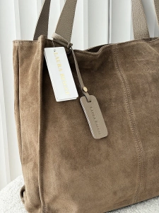 Laura Biaggi zamszowa torba shopper taupe z przeszyciem
