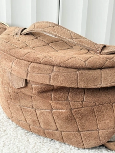 Laura Biaggi nerka maxi zamszowa ciemnobeżowa design