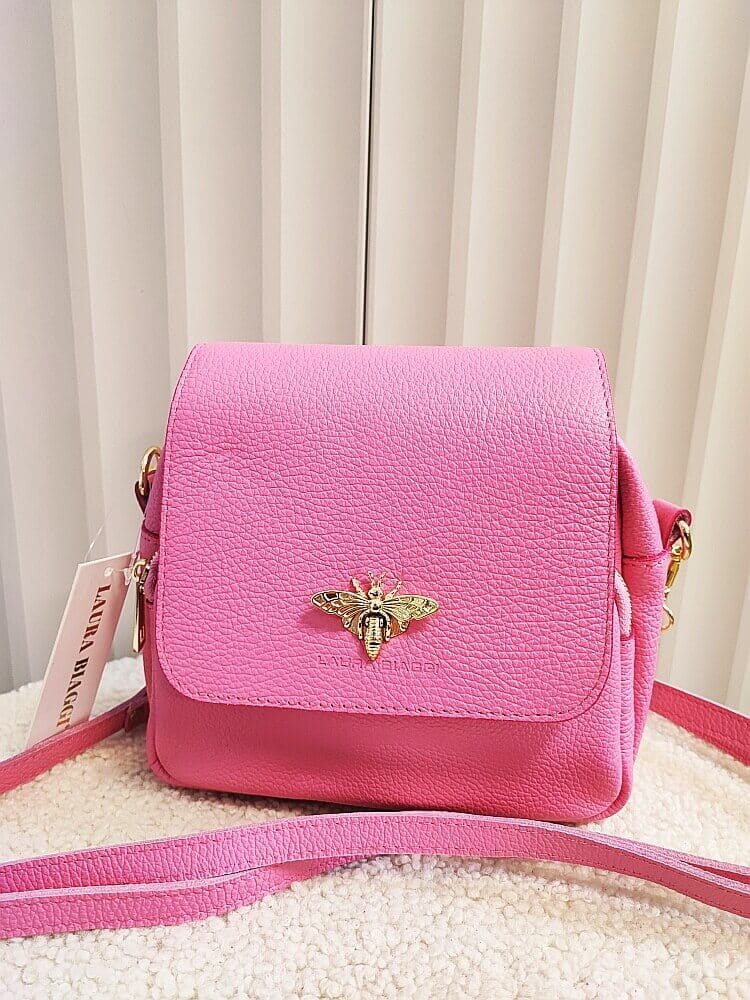 Laura Biaggi torebka listonoszka skórzana różowa pszczółka