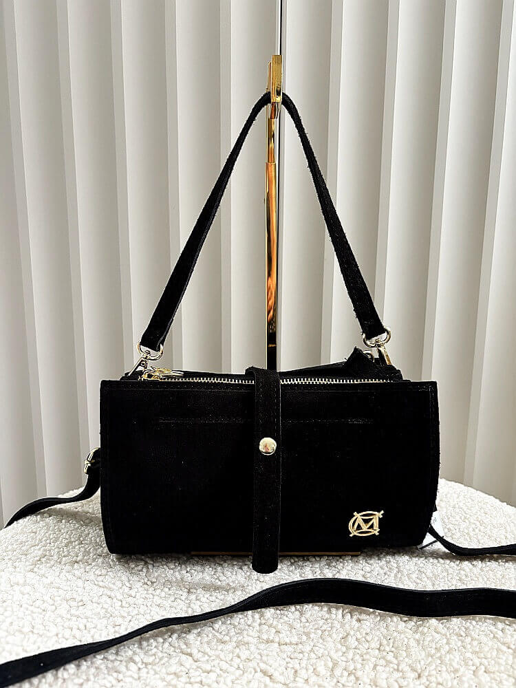 Massimo Contti zamszowa torebka listonoszka czarna trzykomorowa