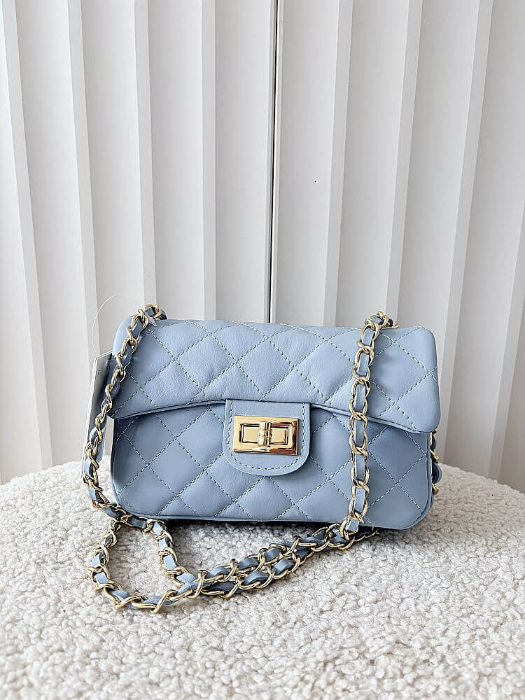 Borse in Pelle listonoszka skórzana niebieska pikowana z łańcuszkiem