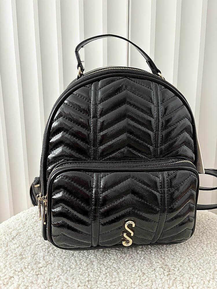 Eva Minge torebka plecak czarny lakierowany z kieszenią pikowany