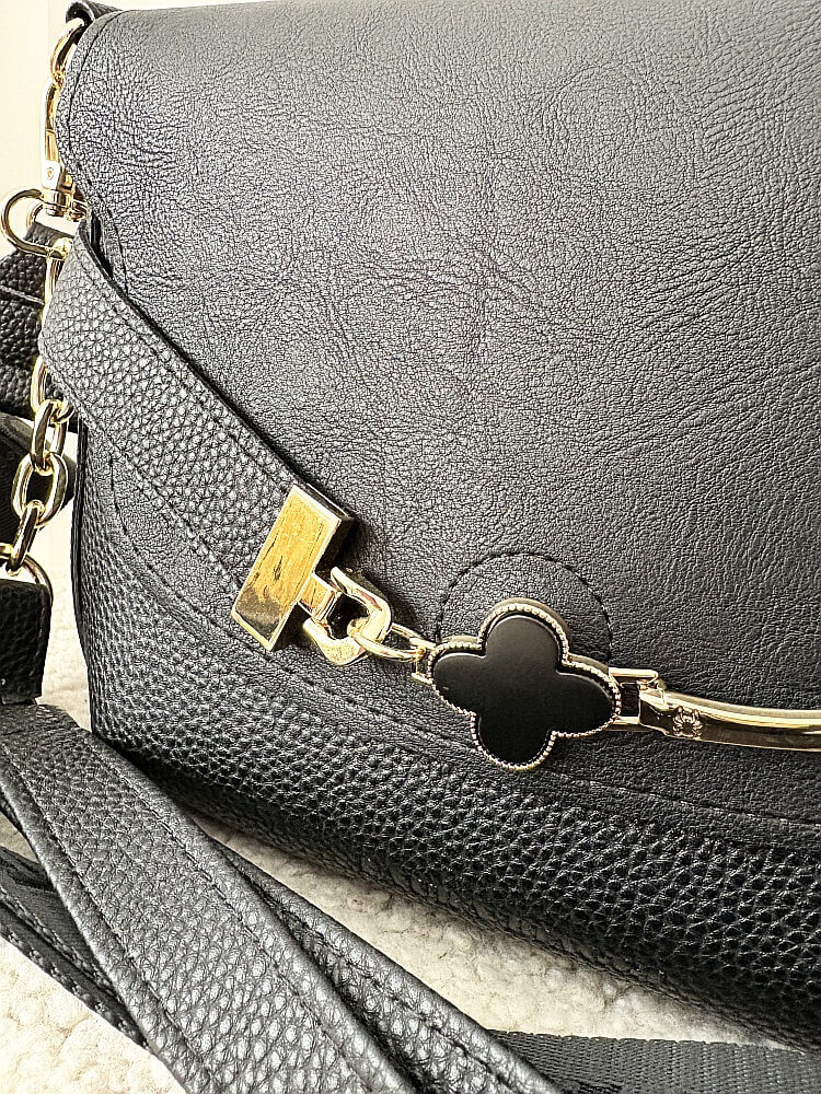 Laura Biaggi torebka listonoszka czarna z klapką