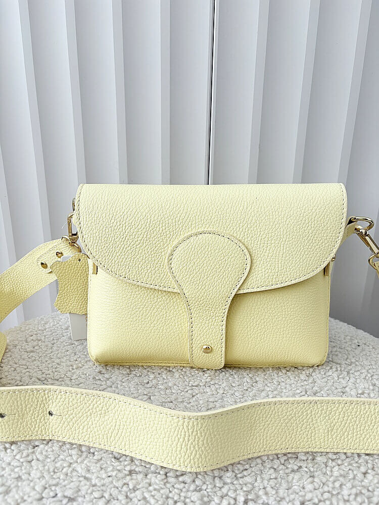 Laura Biaggi torebka listonoszka L skórzana żółta z klapką