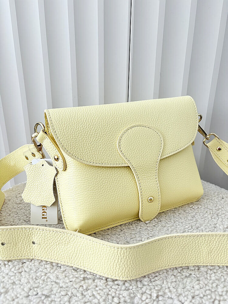 Laura Biaggi torebka listonoszka L skórzana żółta z klapką