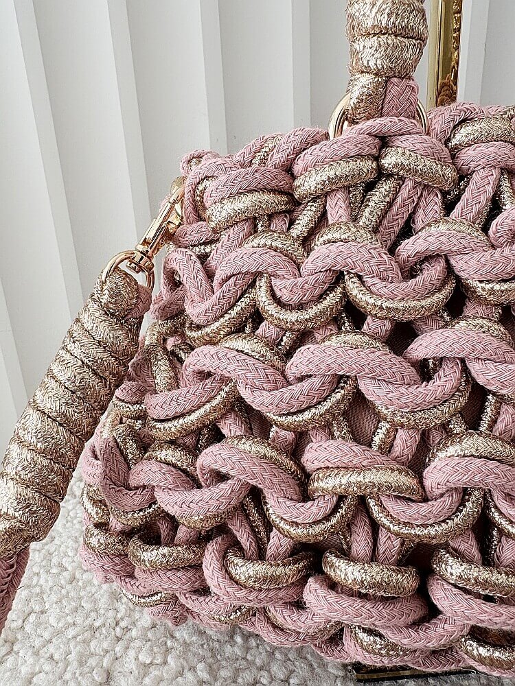 Mandoline torebka mini shopper różowa ze złotym plecionka