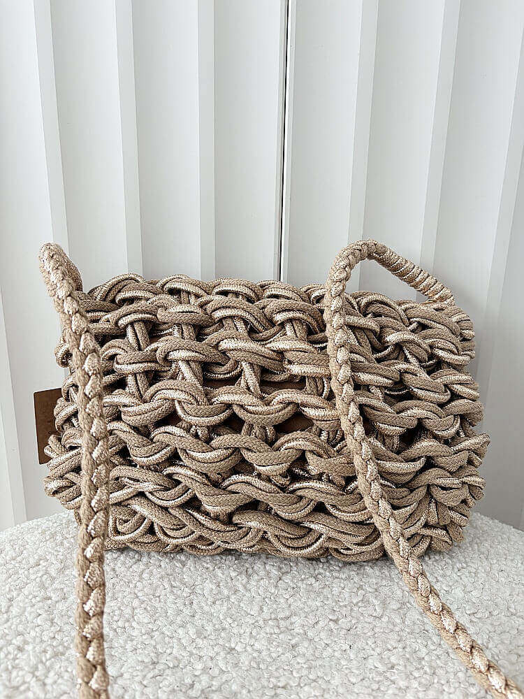 Mandoline torebka listonoszka taupe ze złotym plecionka