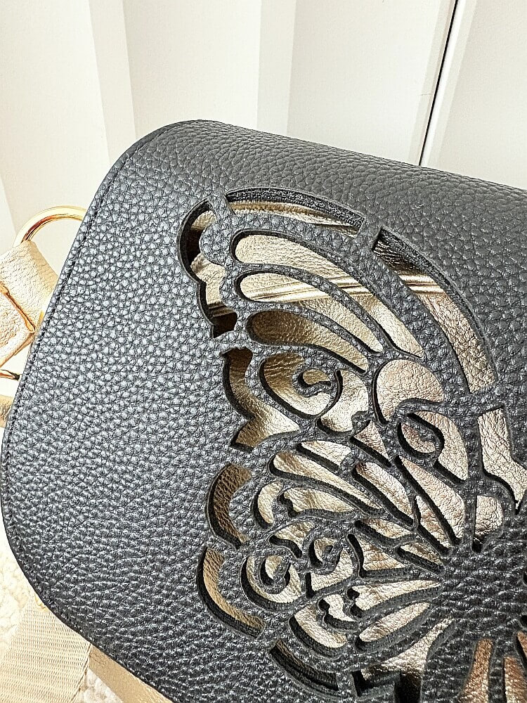 Massimo Contti torebka listonoszka złota z czarnym z klapką trzykomorowa ażurowa