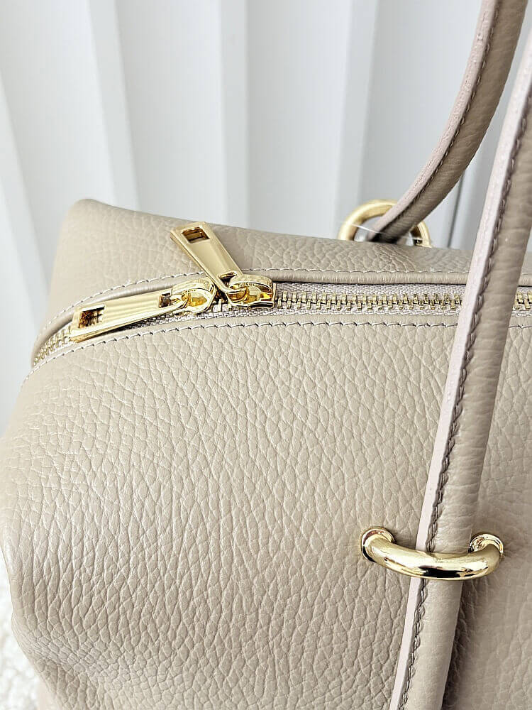 Laura Biaggi torebka kuferek na ramię skórzany taupe