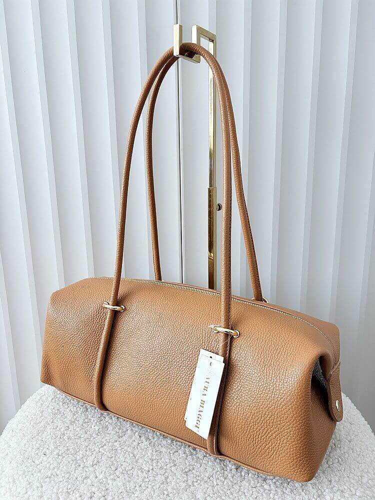 Laura Biaggi torebka kuferek na ramię skórzany camelowy