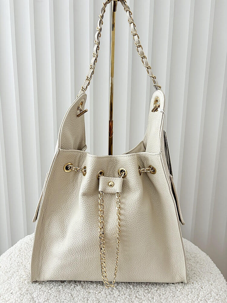 Laura Biaggi skórzana torba shopper na ramię jasnobeżowa z łańcuszkami