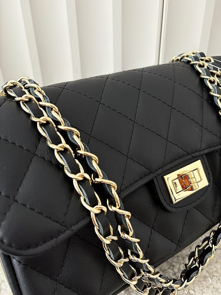 Massimo Contti duża torebka listonoszka skórzana czarna pikowana z łańcuszkiem