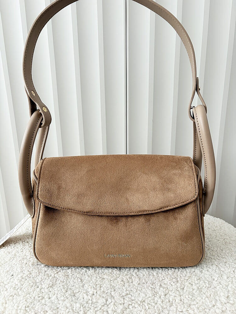 Laura Biaggi torebka listonoszka z klapką ciemnobeżowa ekozamsz