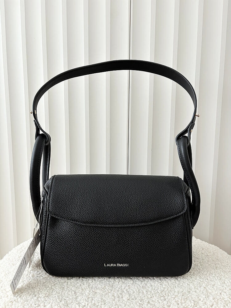 Laura Biaggi torebka listonoszka z klapką czarna 
