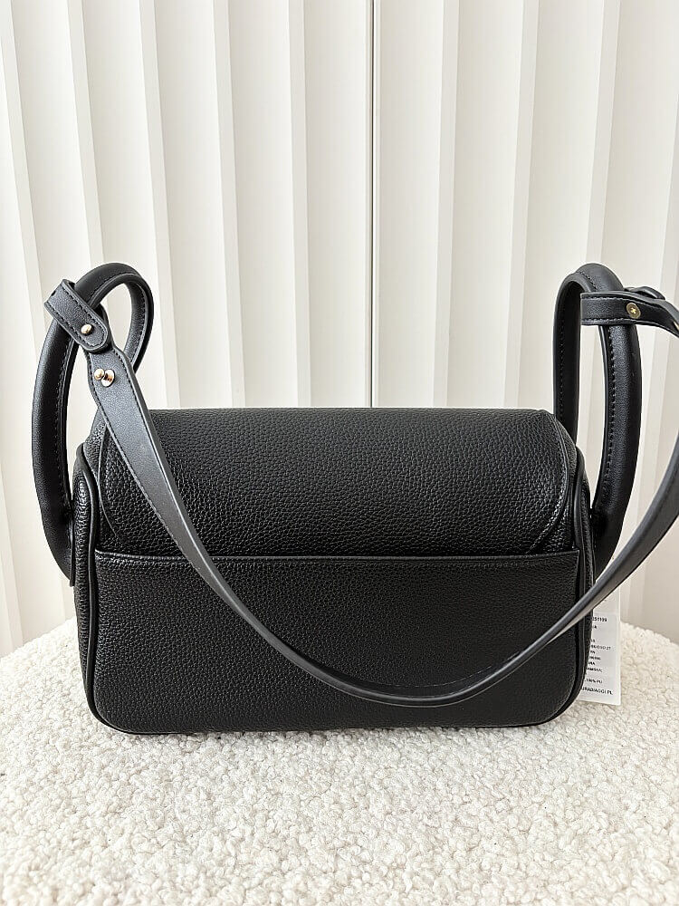 Laura Biaggi torebka listonoszka z klapką czarna 