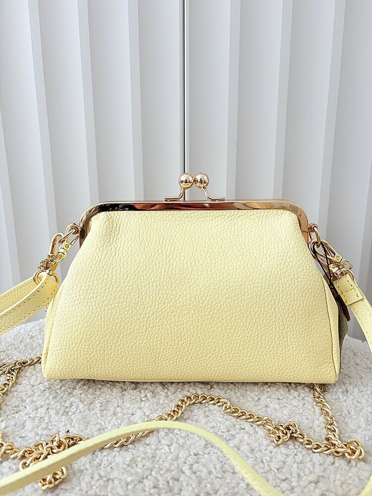 Laura Biaggi torebka listonoszka skórzana żółta