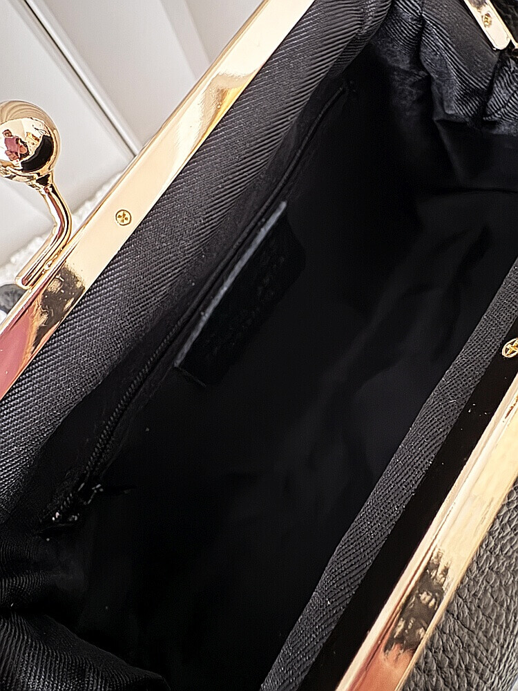 Laura Biaggi torebka listonoszka skórzana czarna