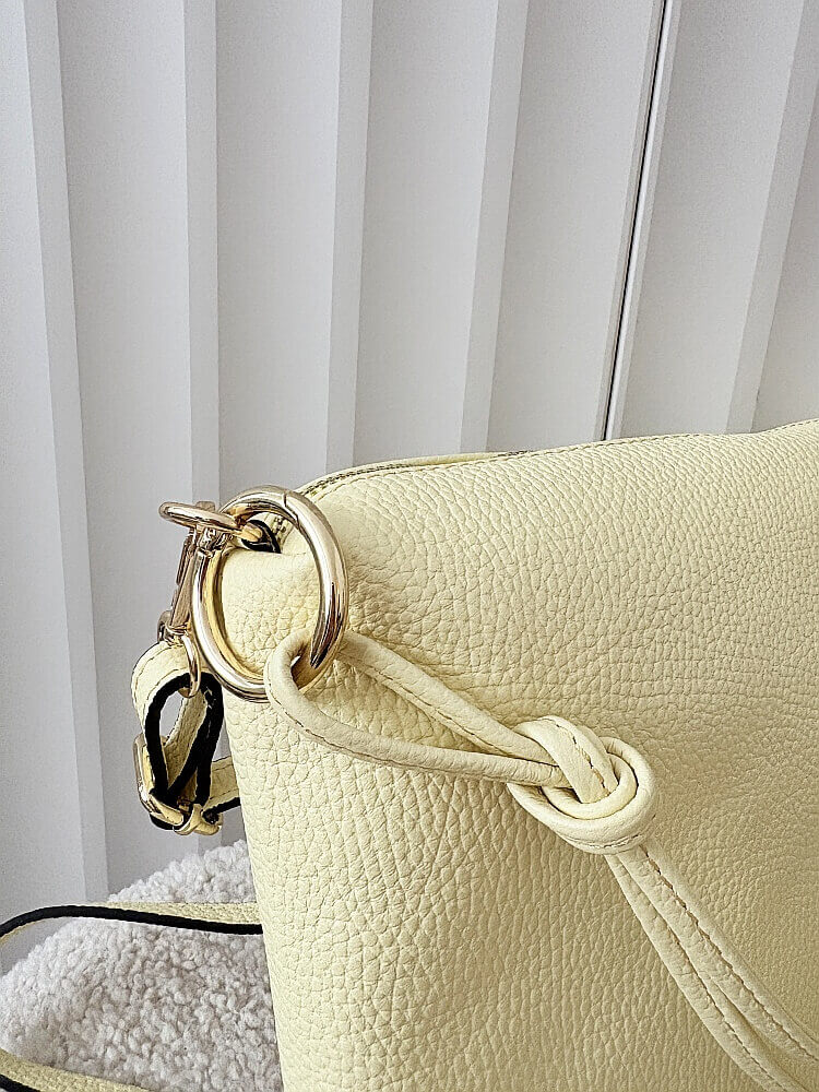 Laura Biaggi skórzana torebka na ramię żółta